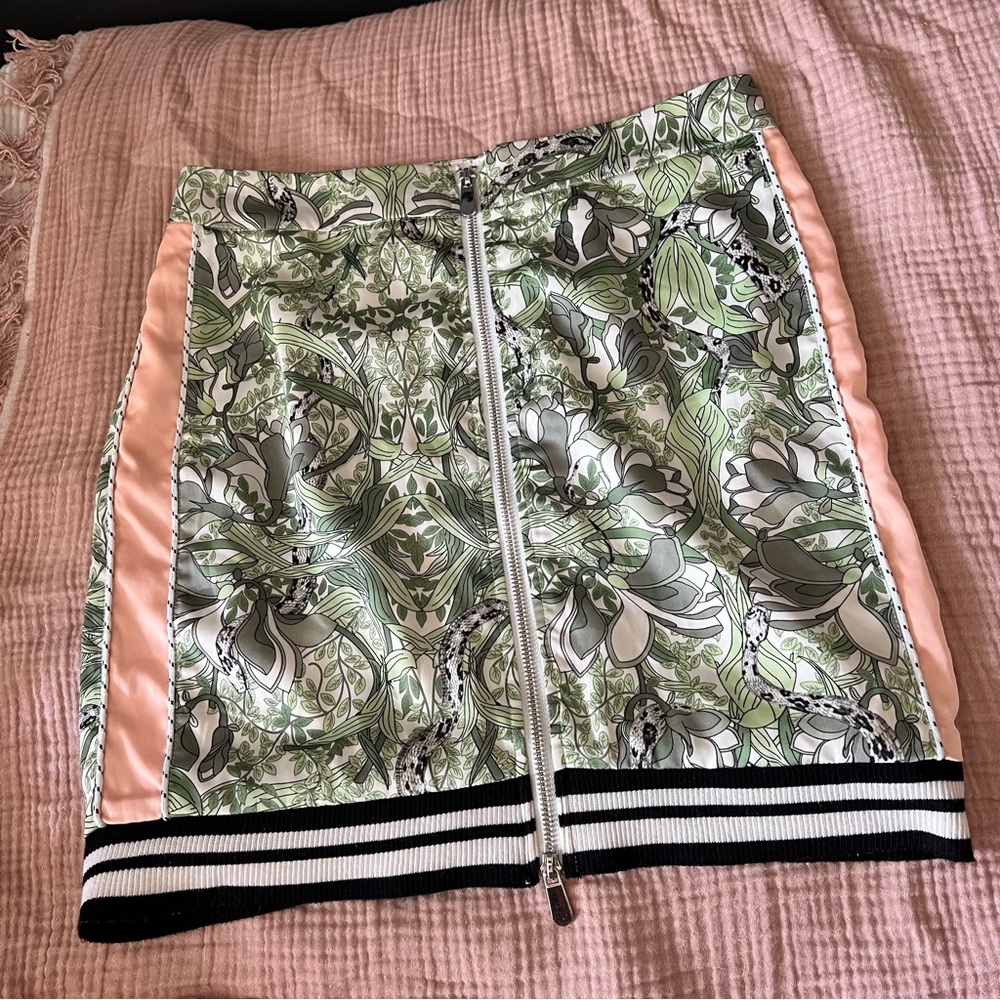 guess- snake in the garden scuffy skirt